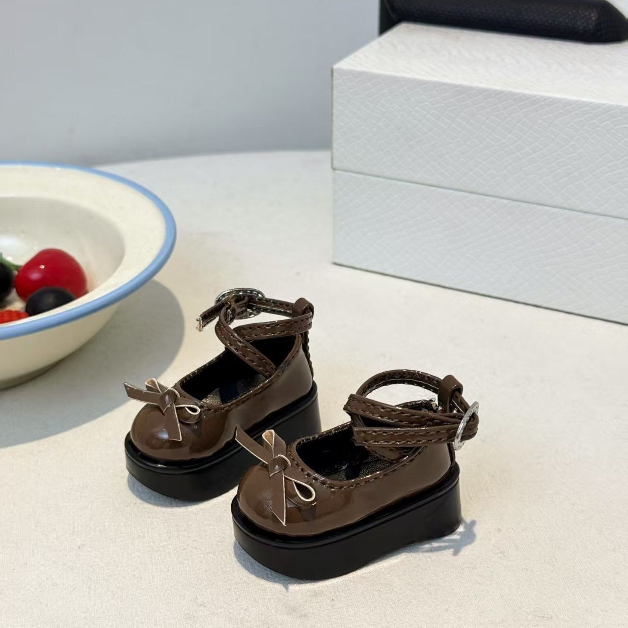 Coffee Brown Bow Platform Doll - Vintage Collectible And Vintage Dolls recension och pris