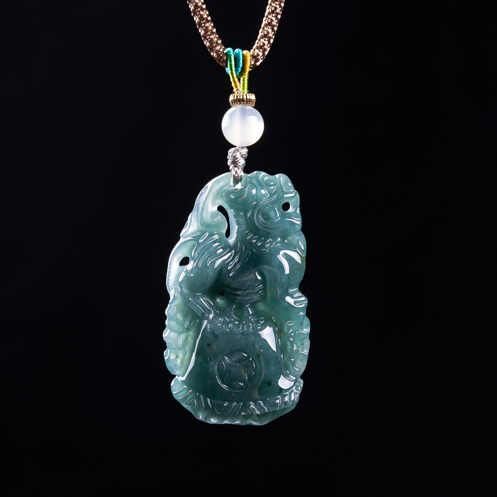 Burmese Jadeite Pixiu Pendant  - Vintage Necklace recension och pris