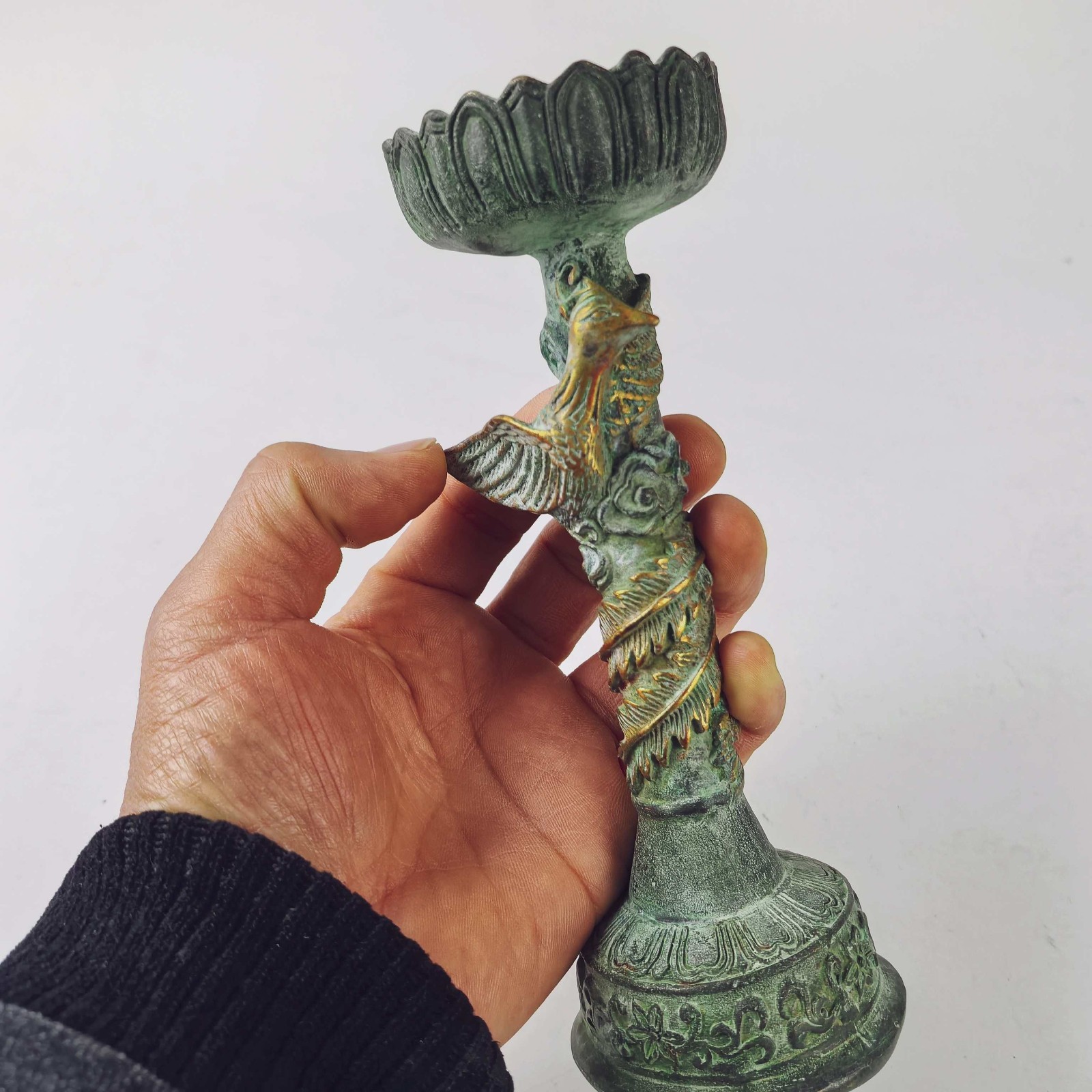 Old Bronze Relief carved Gilde - Collectible Vintage Lamps recension och pris