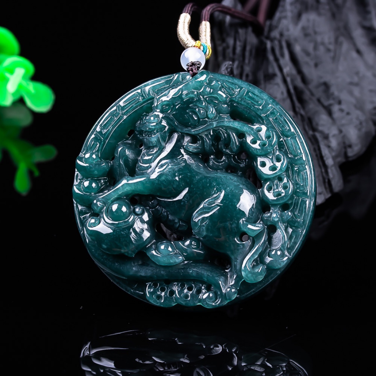 Burmese Jadeite Dragon Pendant - Vintage Necklace recension och pris
